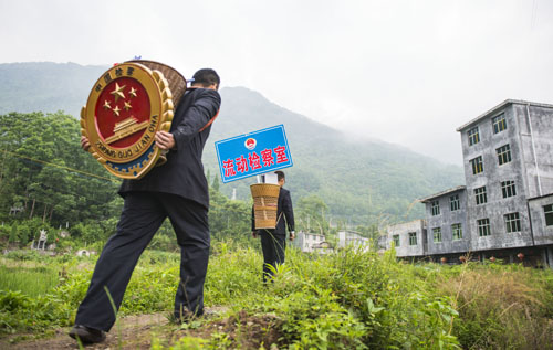 武陵山中的“背篓检察官”